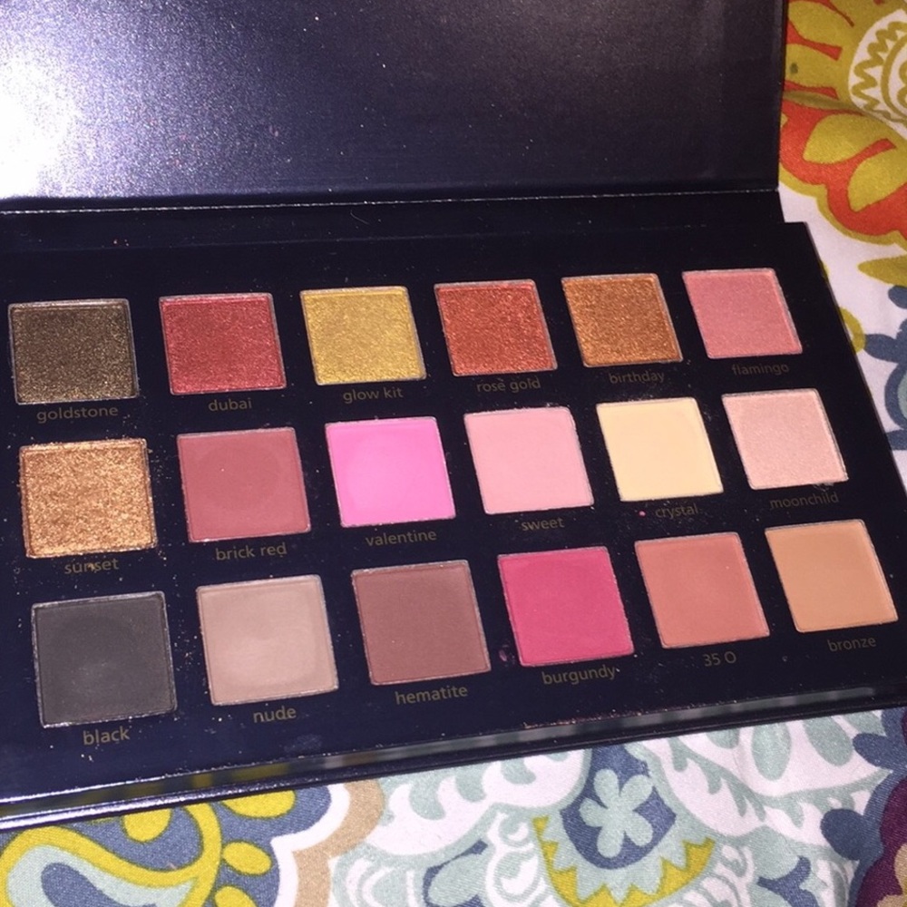 BNIB EYESHADOW PALETTE